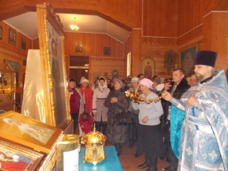 Слюдянский Свято_Никольский приход встретил икону и ковчег с частицей мощей святой Матронушки